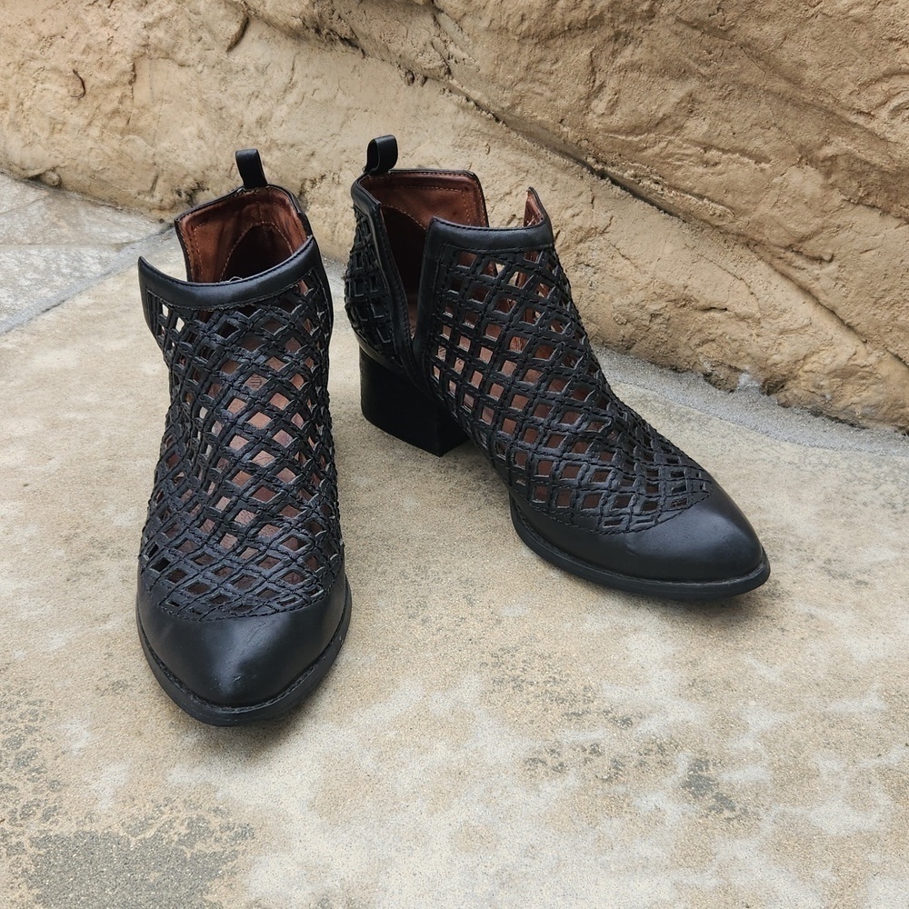 Jeffrey Campbell Taggart Black Woven Leather Cutout Ankle Booties Size 8.5